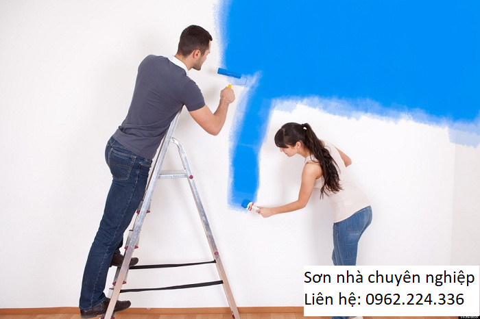 Thay vì chỉ sơn một lớp, sơn lót mấy lớp sẽ giúp tăng độ bền và độ bám đinh của lớp sơn trên cùng. Vì vậy, đừng bỏ qua bước này nếu bạn muốn sở hữu một bề mặt sơn đẹp và bền bỉ hơn cho ngôi nhà của mình.